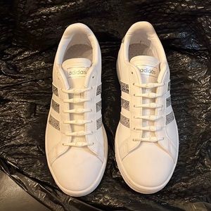 Adidas court sneaker